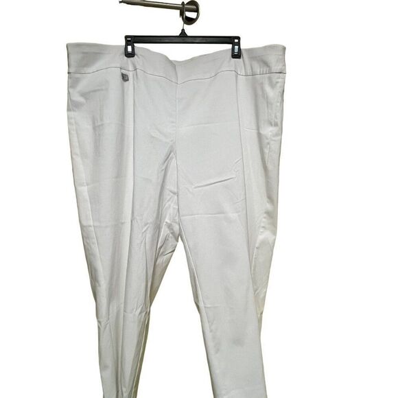 Alfani Plus Size Tummy-Control Capri Pants, Bright White - Picture 10 of 10